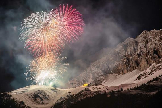 Silvesterfeuerwerk auf der Seegrube über Innsbruck.