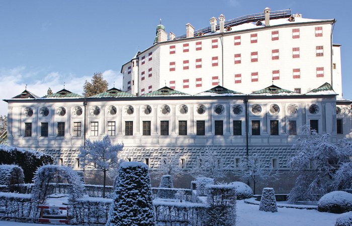 Schloss Ambras im Schnee 