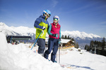 Paar beim Skifahren 