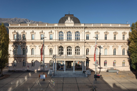 Tiroler_Landesmusem_Ferdinandeum_Innsbruck_Tourismus Frontansicht des Tiroler Landesmuseum in Innsbruck