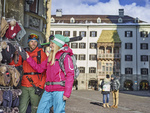 Skifahrer in der Innsbrucker Altstadt 