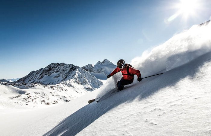 Skifahrer of the Pist am Stubaier Gletscher 