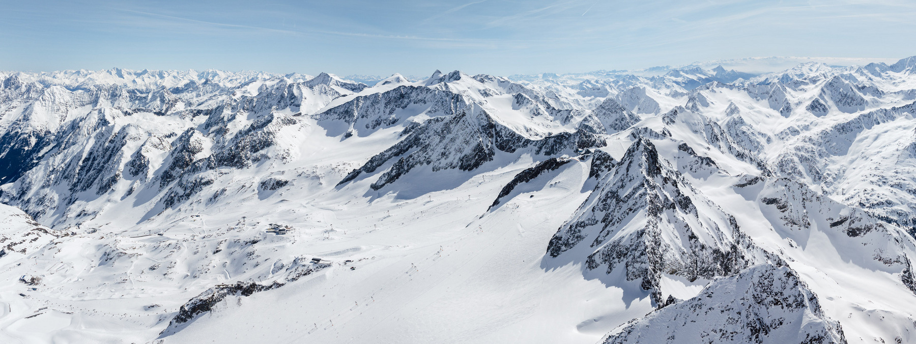 Skigebiet Stubaier Gletscher, Innsbruck, Stubaier Gletscher Gletscherwelt im Frühling. Das Skigebiet Stubaier Gletscher ist im SKI plus CITY Pass Stubai Innsbruck inkludiert.