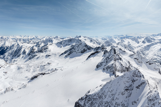 Gletscherwelt im Frühling. Das Skigebiet Stubaier Gletscher ist im SKI plus CITY Pass Stubai  Innsbruck inkludiert.