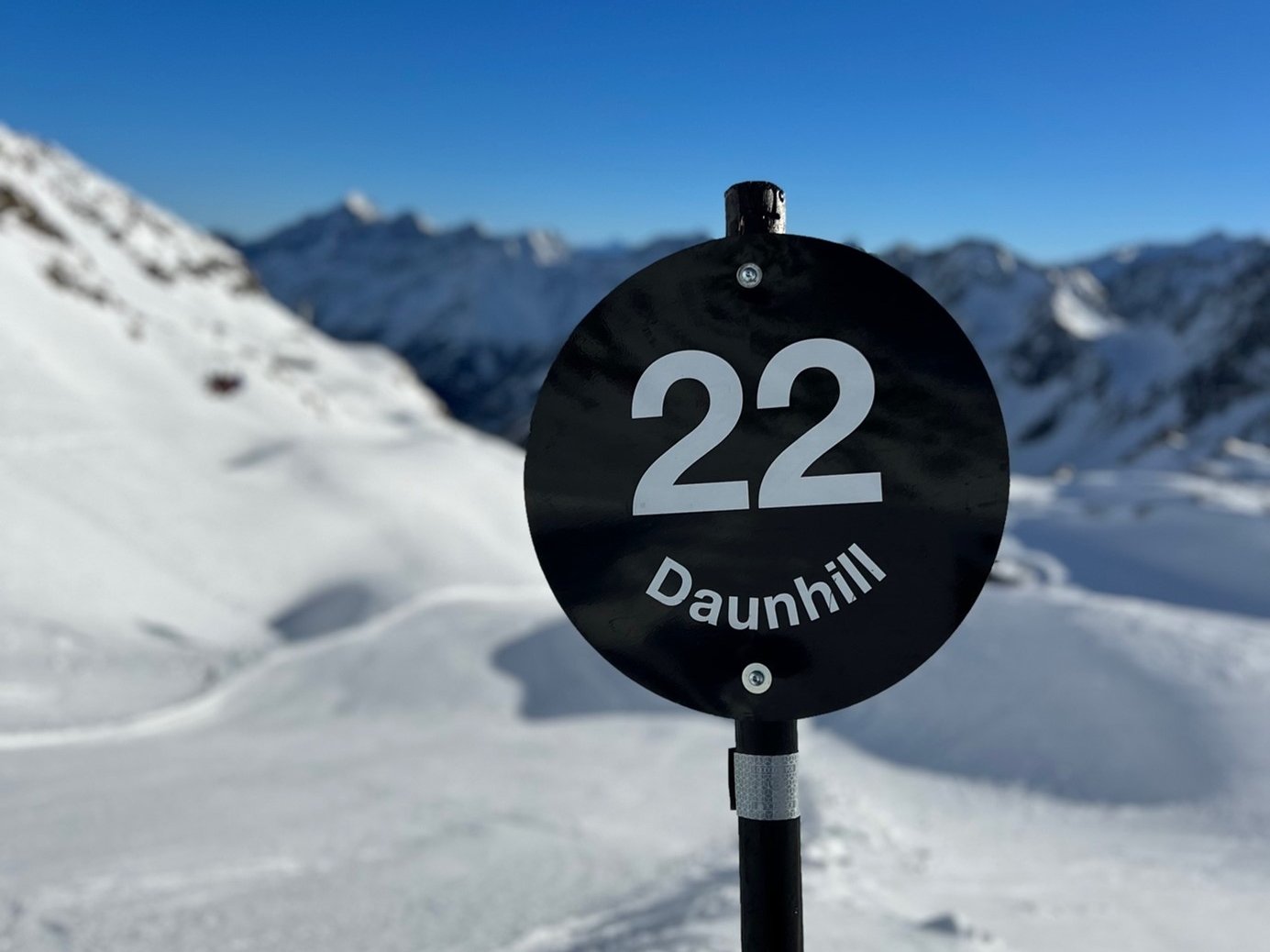 Daunhill Schild am Stubaier Gletscher