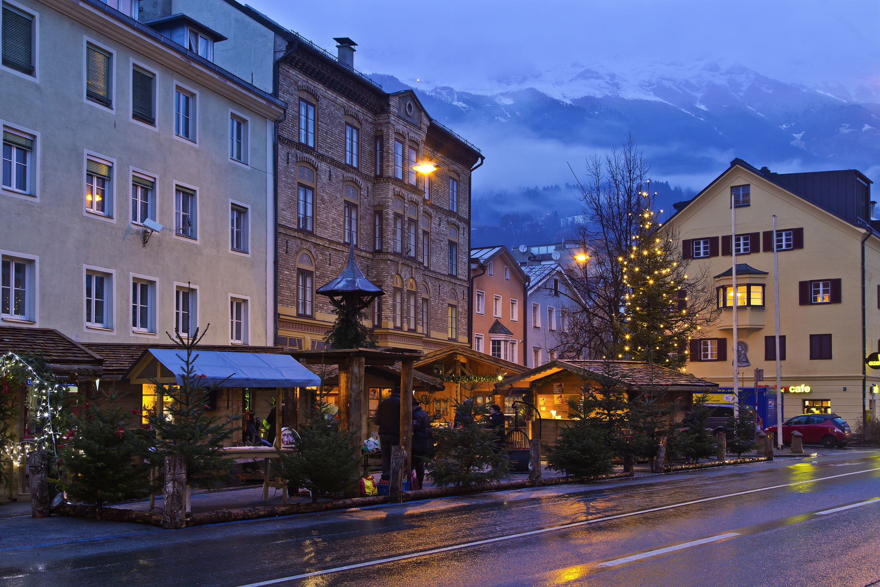 Der Christkindlmarkt im St. Nikolaus Viertel in Innsbruck.